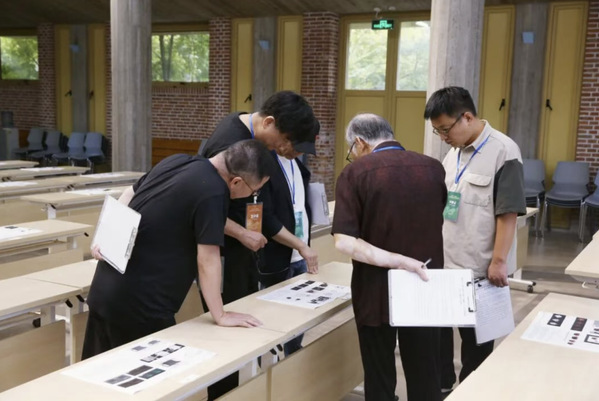 设计学院教师在“景舟杯”无锡市AIGC人工智能陶瓷设计大赛中获奖