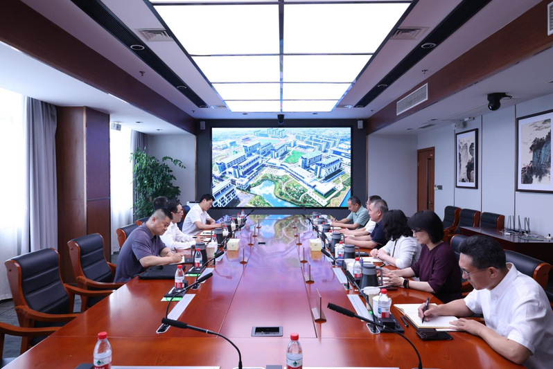 省政协副主席杨岳来校调研并看望委员