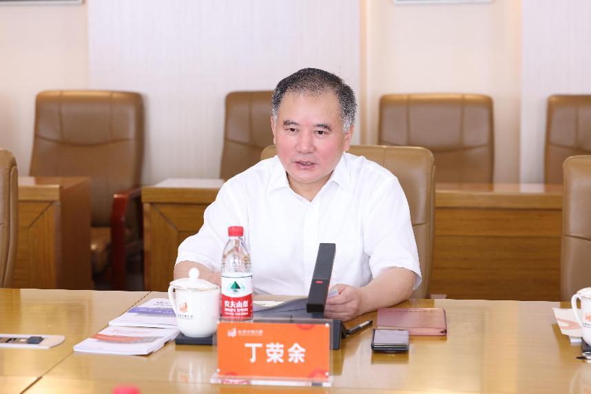 协同蓄力谋校地融合发展 ——鼓楼区委副书记王玉春一行来我校调研交流