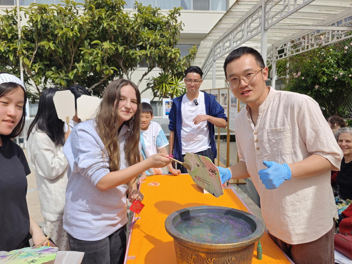 交汇点新闻、学习强国号等媒体报道《谷雨润万物 国风越山海——江苏开放大学：以中文“三美”传东方雅韵》