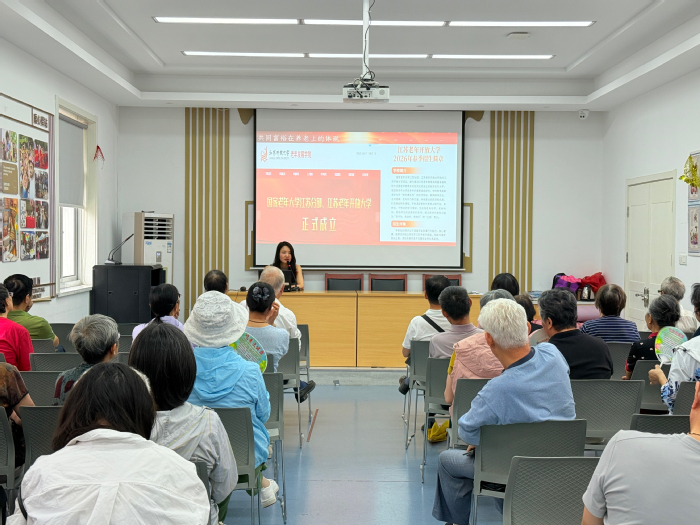 中秋送暖 平安入户——数智商学院开展“暖心星期四”敬老暨居家安全服务