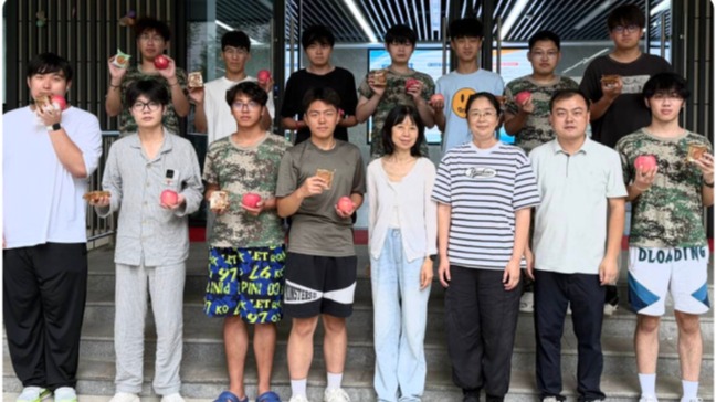 月满中秋  情暖宿舍——环境生态学院开展中秋慰问新生活动