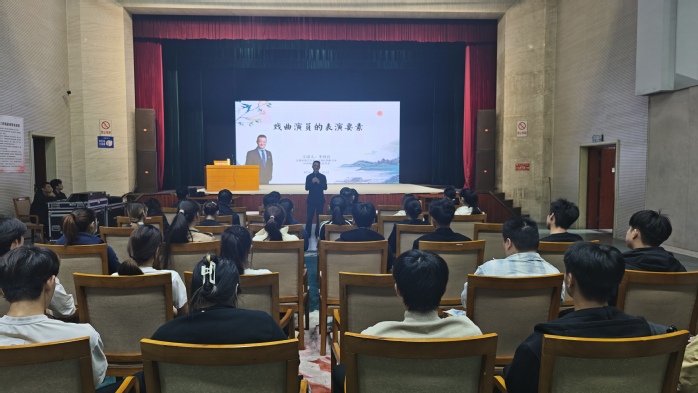 名家引路 以艺润文——城市休闲与艺术学院赴武进锡剧团开展毕业设计线下教学活动