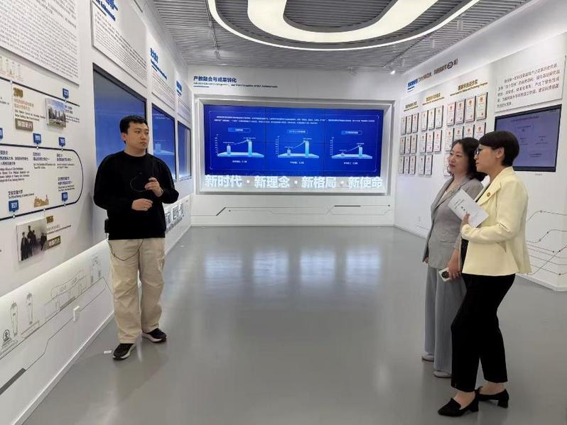 校长张迎春带队赴西安调研交流